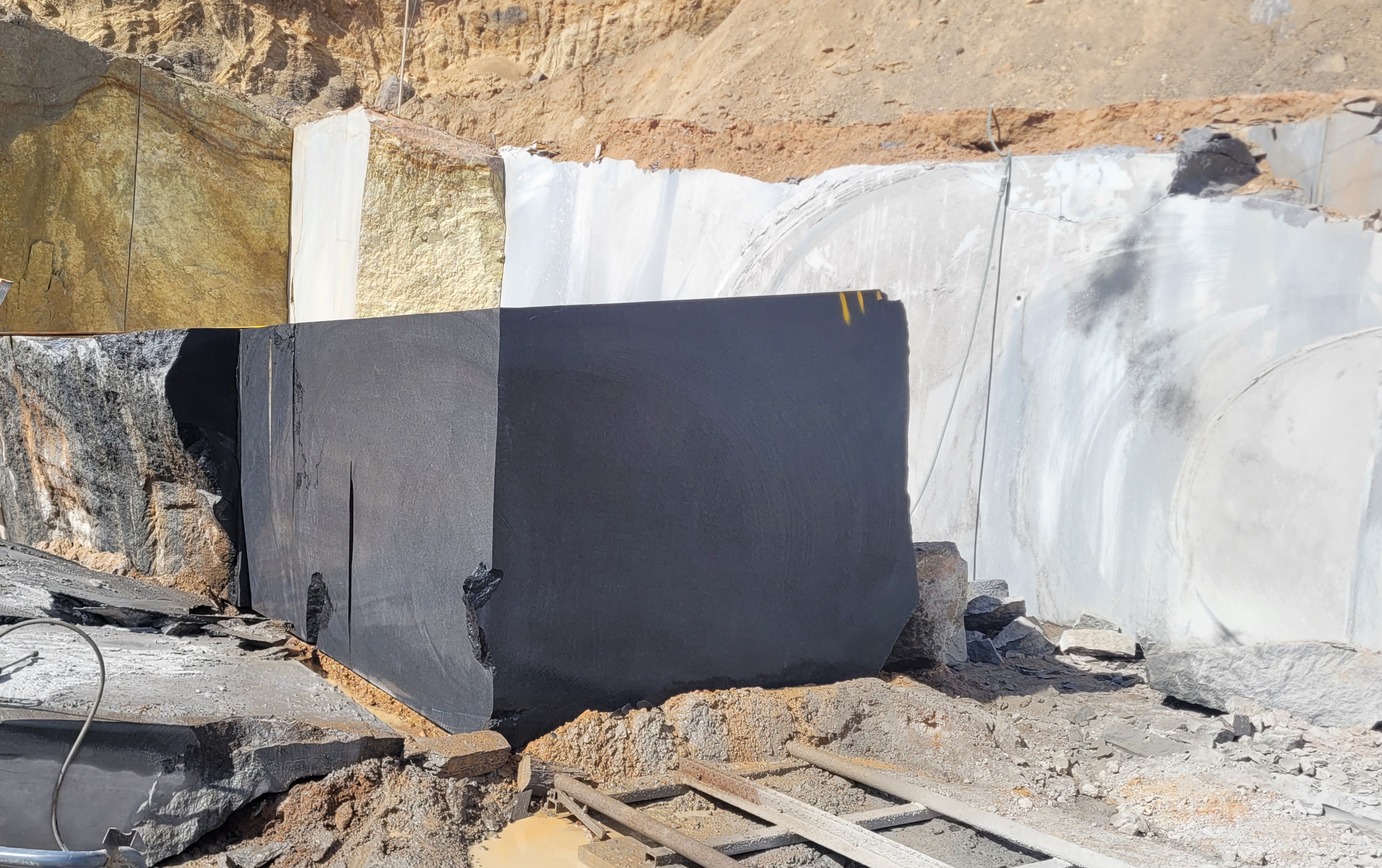Large format stone blocks • Premium sourcing